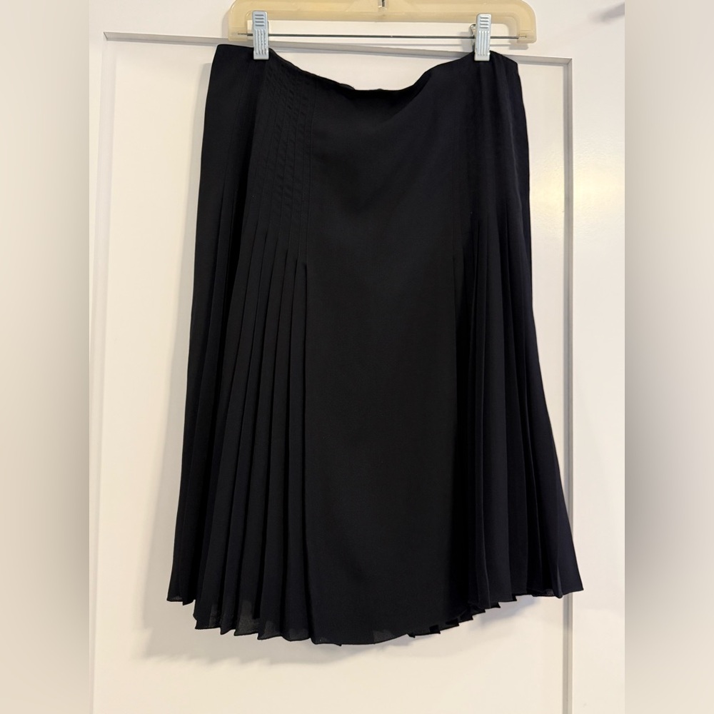 Elie Tahari black silk pleated skirt w/ decorative buttons (size tag fell off)